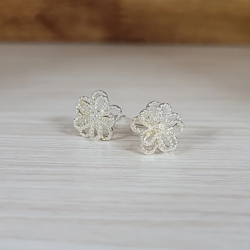 LOOP BLOSSOM STUD EARRINGS - Picture 7 of 7